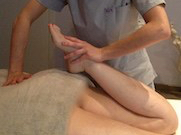 sportivo stretching quadricipite